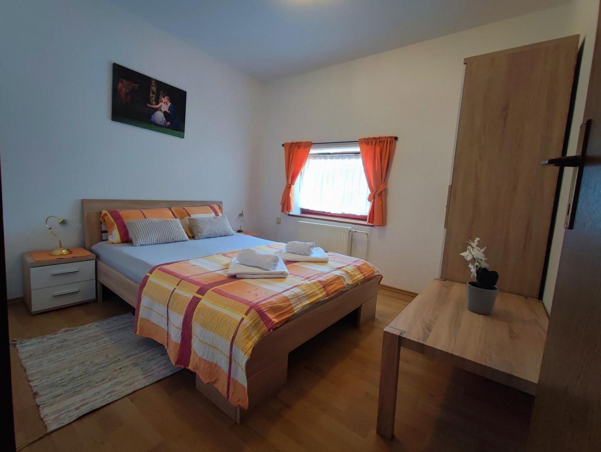 Domacija Za Robom Apartment Cerkno Ruang foto
