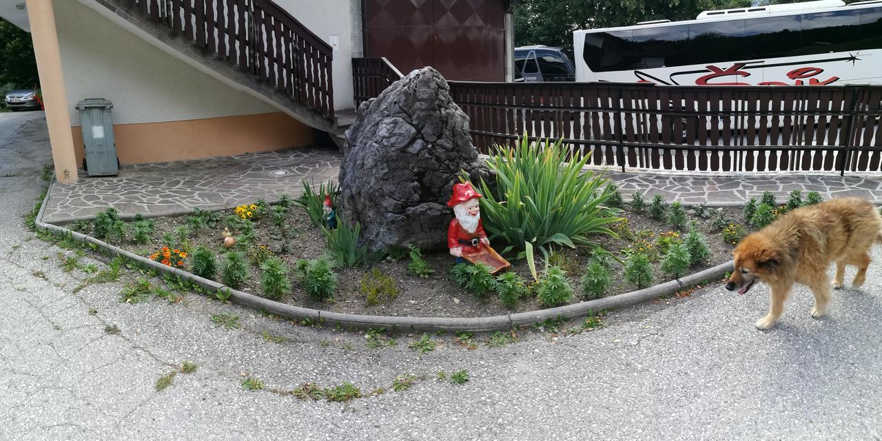 Domacija Za Robom Apartment Cerkno Bagian luar foto